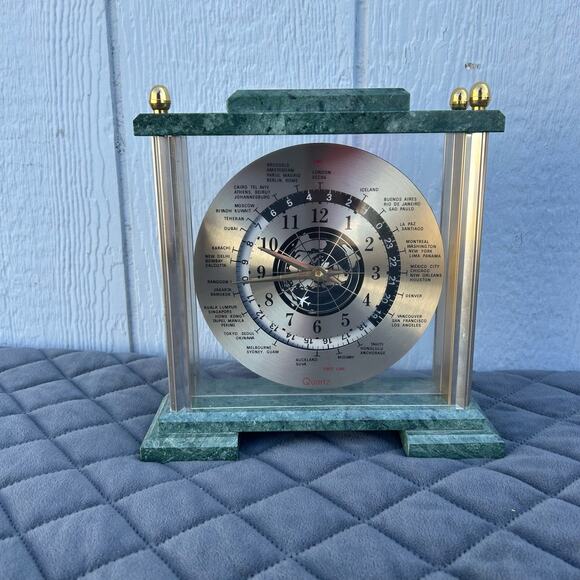 ─୨ৎ─ Vintage Executive Aviation World Desk Clock Quartz Gold PARTS ONLY (4D-081) - Picture 1 of 6